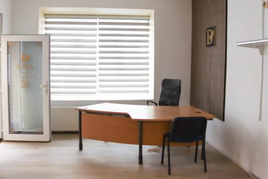 Kompaktes ca. 43 m² großes Geschäftslokal mit Vitrine beim Hauseingang zum Kauf 6kfLH50Cte5BGaVvNKG4mW