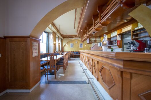 Renovierungsbedürftiges Gasthaus in zentraler Lage! Gastraum