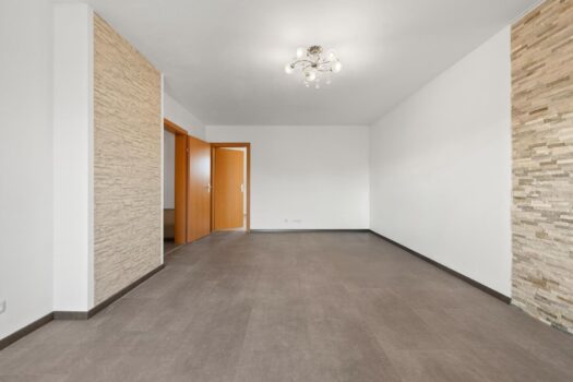 Helle Dachgeschosswohnung mit Terrasse in Linz Wohnzimmer