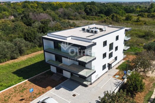 7j0jzzgxtF0DZECWRoo7BG