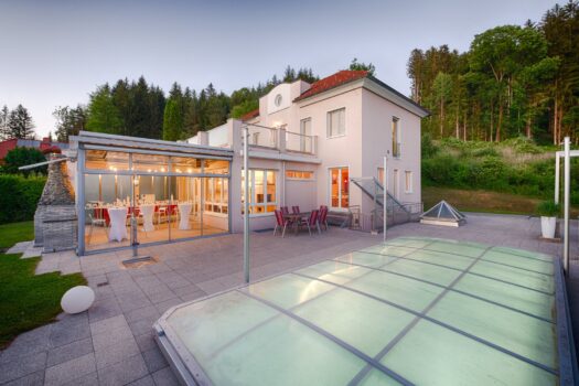 Poolbereich ohne bereits durchgeführte Neuerungen