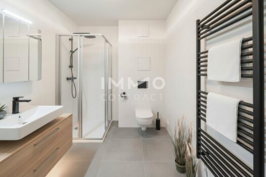 A1nOJAsty669pE3JulXBc