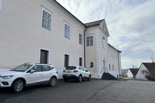 !! GÜSSING !! Charmante Altbauwohnung mit ca. 55 m 2 Wfl. in bester Zentrumslage !!! HRQsszFwcLK77jZ6vQHzH