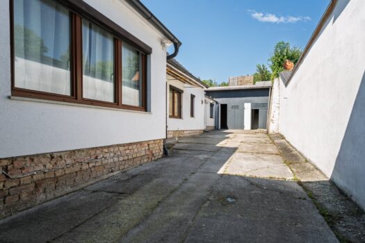 Einfahrtsbereich - Hof