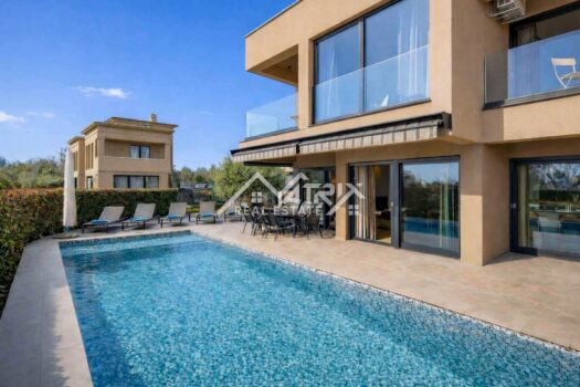 1775033768 porec luksuzno opremljena vila s bazenom 500 metara od mora 1