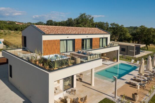 1775590826 1755508493 main large 7