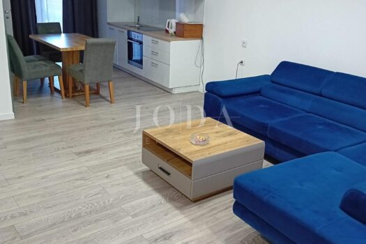 1775917579 1039164906 473990 0