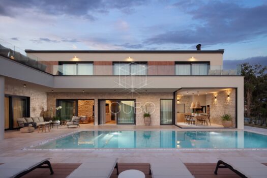 1776169403 1775590807 1755508477 main large 1