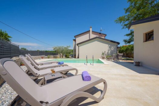 1776174390 villa clariss 3