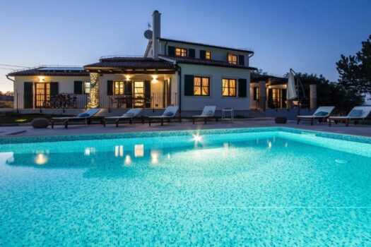 1776282606 504240776