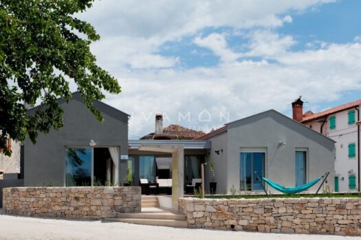 1776423406 villa val1