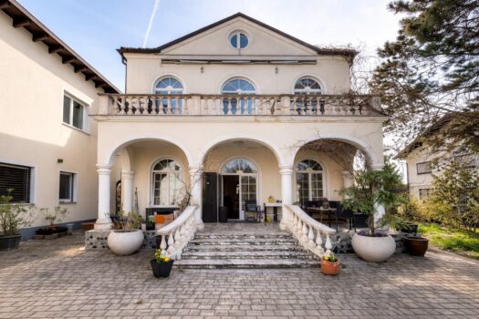 Hofseite Villa