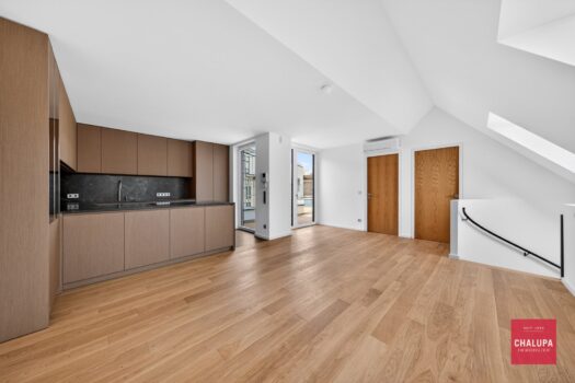 Exklusive Dachgeschoss-Maisonette mit 2 Terrassen & hauseigenem Garagenstellplatz 1XIBJJKpqSRUDeiK3Zf6jk