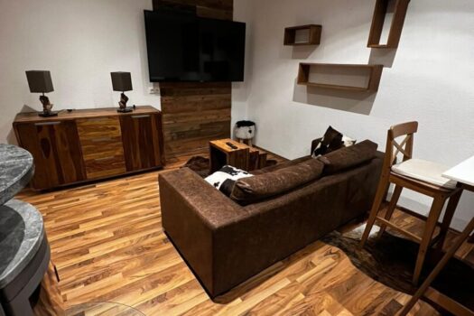 Bezugsfertige, voll möblierte Wohnung mit Balkon und Parkplatz 1nc989rS0gSq8Aps0D2a9q