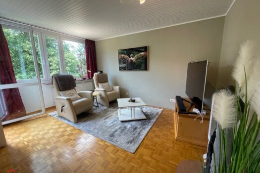 Ihr Rückzugsort in Salzburg – sonnige Wohnung mit genehmigter Zweitwohnsitznutzung! Helles Wohnzimmer