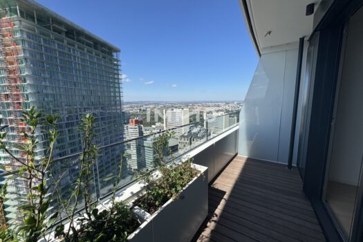 ERSTBEZUG: Wo die City und die Wiener Hausberge zu Füßen liegen – DANUBEFLATS Titelbild