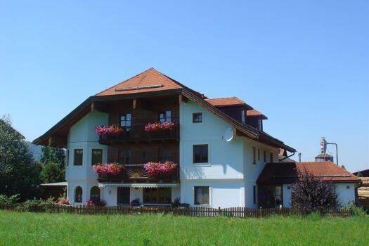 2JYpltlYcljjQTX9zRUzJC