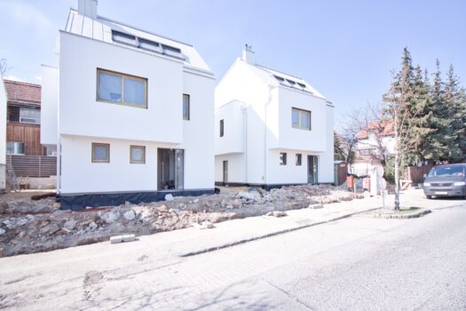 2PA76JCN6f2e5nd1oUnObb