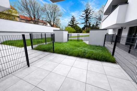 2d0QxZeLrZS8Z4KytfUgqE 1