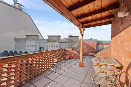 Sonnige Innenhofterrasse