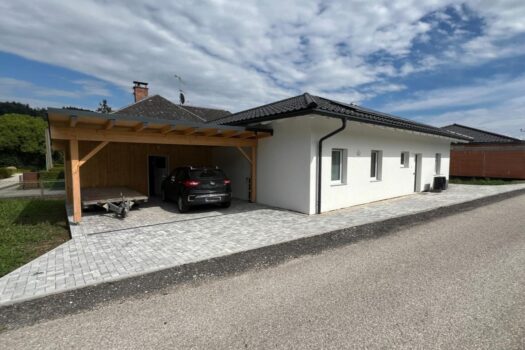 Carport und Abstellraum