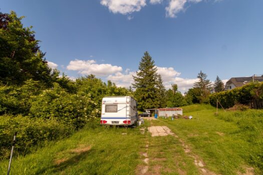 Blick ins Grundstück