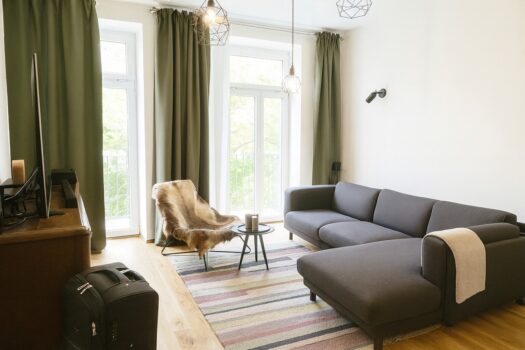 ***2,5-Zimmer Altbauwohnung mit Loggia & guter Anbindung*** 3ZZdeAYweneMyb7FJZAz3f