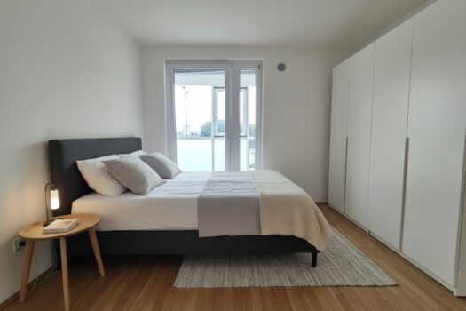 3hkbMDeOUHXCsd4zoMQSVr 1