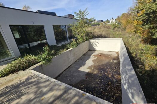 Zwei charmante Reihenhäuser mit großem Grundstück & Pool – ideales Investment oder Ferienprojekt! 3okE8zAzXqLexrsVFOtKqk