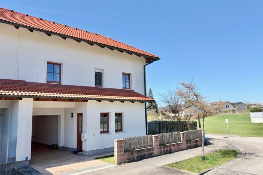 Charmante Doppelhaushälfte in Wels, 4 Zimmer, Garten, Terrasse, Carport, €390.000 3ymr1AOD3vp8EJNW339DqV