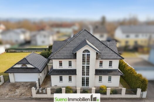 Drohnenbild von Straßenseite