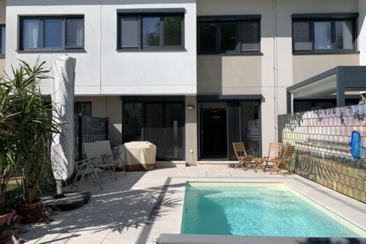 4A0J9NOY4cQSlrBqSkTUEr