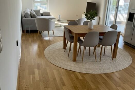 Beispiel-Einrichtung Wohnküche (KI-generiert)