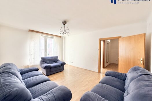 Geräumige 3-Zimmer-Wohnung nähe U1 Reumannplatz – sanierungsbedürftig, ideal für WG! Wohnzimmer