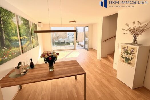 Stilvolles Reihenhaus mit Terrasse, Garten und Parkplatz Wohnzimmer
