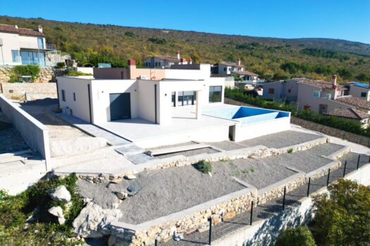 Einzigartige Luxus-Villa mit Meerblick in Istrien-Stanišovi Luftbild Frontansicht