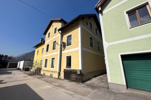 Außen Zufahrtseitig