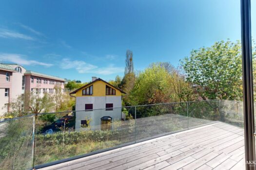 4sBGqnl2ePW7vHLM3mANzg 1