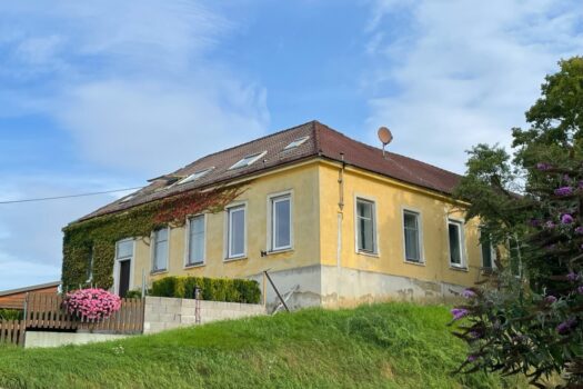 Grosszügiges Haus 30 min von Wien !! Ehemalige Dorfschule Sanierungsbedürftig ! 574dEoLS8ycsiXw3RYfBza
