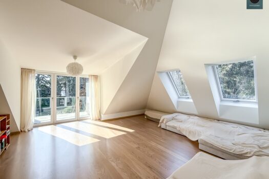 Provisionsfrei: Klimatisiertes Dachgeschoss Maisonette Apartment mit 2 Balkonen in Bestlage von Grinzing! 5TCIA9NsbBtorAVvi914Ca