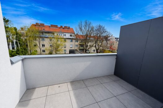 5WhX2byCtAquJjFPFiudsm 1