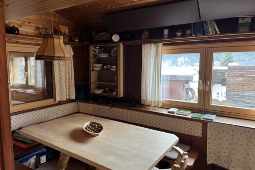 5lRBtX9HyIb4Ur02JtyVrc