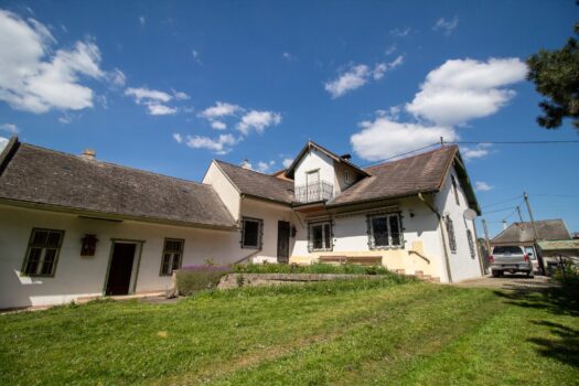 Blick vom Garten zum Haus