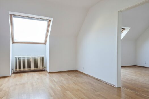 Helle Dachgeschoßwohnung in Ruhelage in 1150 Wien Zimmer 1 und Zimmer 2