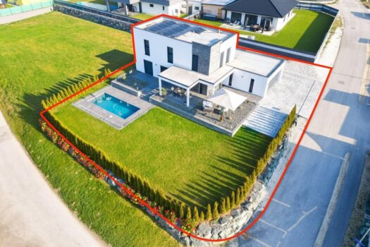 Luftbild Haus mit eingezeichnetem Grundstück