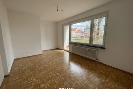 Wohnzimmer mit Zugang Loggia