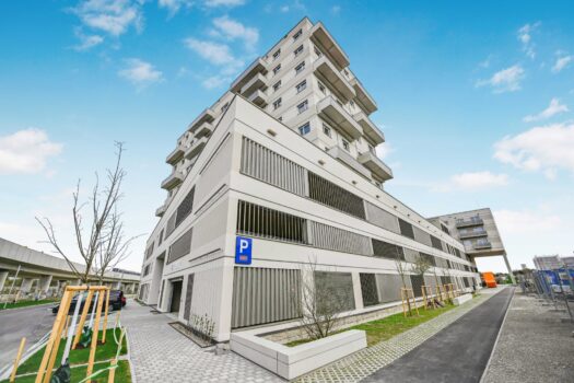 9BXEeqxcUOHsyNKIAO7lV