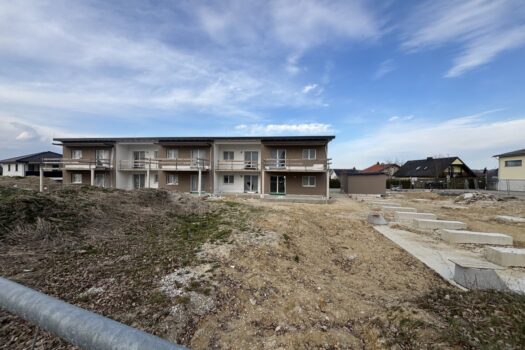 viuT8s1GQmSuLBxMDL10U