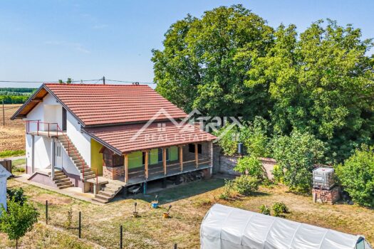 1754377954 erdut sarmantna seoska kuca s bunarom i krusnom peci 5