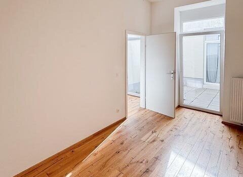 Wohntraum mit Innenhof-Terrasse in absoluter Ruhelage! 1N4TqEQhSCkibst3dgKgkL